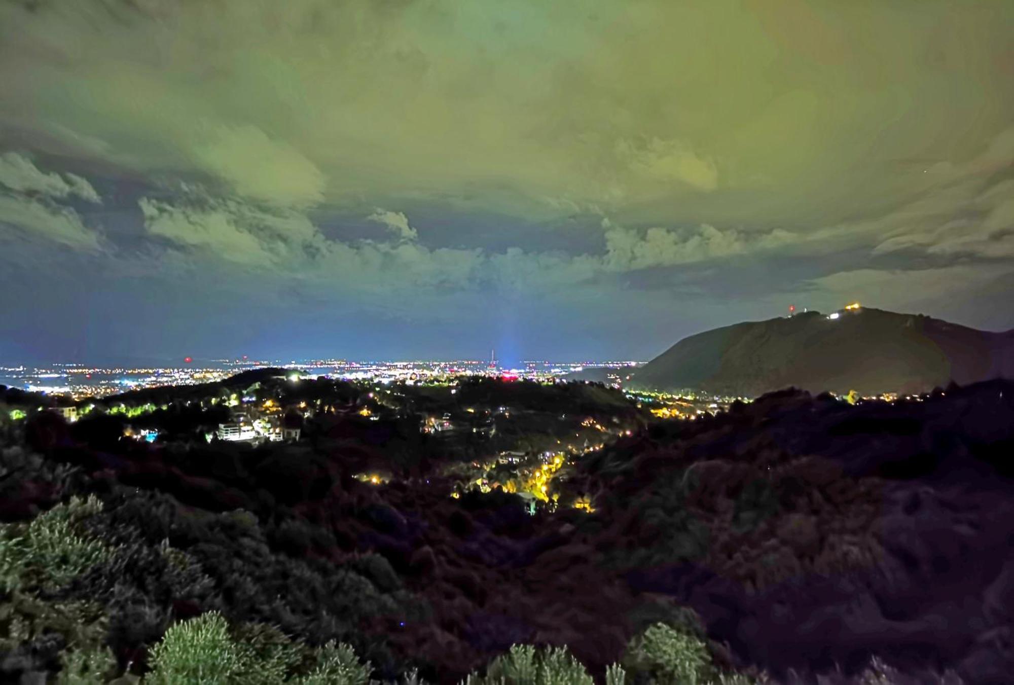 Coroni Seasons Apart With Panoramic View Braşov Exteriör bild